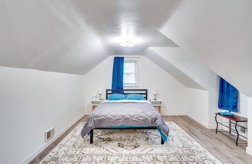 Milwaukee House | Milwaukee Home w/Fenced Yard: 9 Mi to Downtown!
