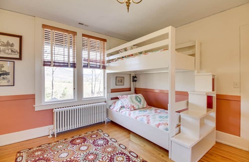 Roseland House | Spacious Virginia Home w/ Porch & Mountain Views