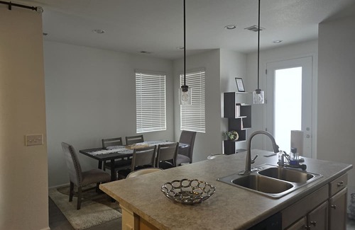 Aurora House | New built bright, cozy & stylish 3br place with garage