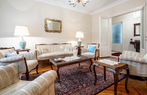 Caddebostan Mahallesi Apartment | Chic Flat with Balcony Close to Caddebostan Shore