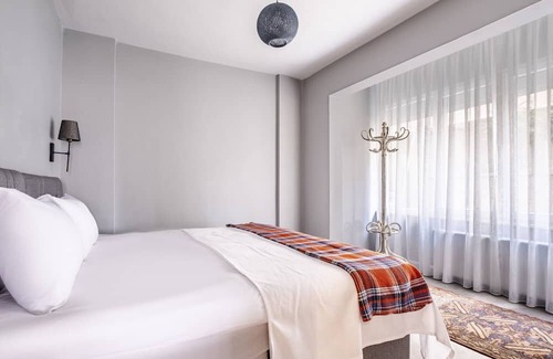 Bostanci Apartment | Vibrant Flat next to Bostanci Marmaray Station