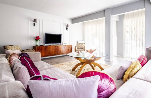 Bostanci Apartment | Vibrant Flat next to Bostanci Marmaray Station