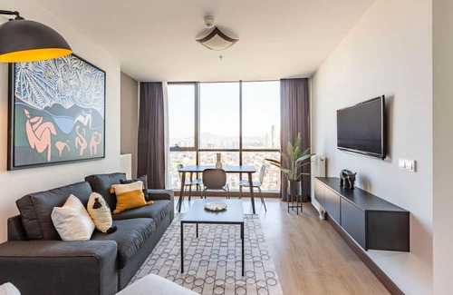 Atasehir Apartment | Charming Flat with Gorgeous City View in Atasehir