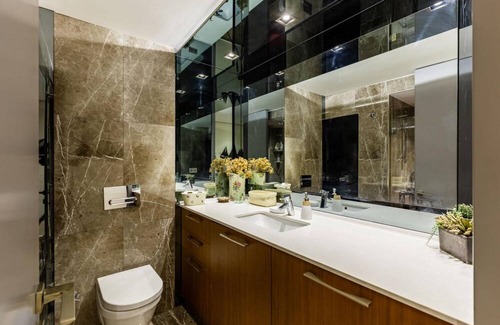 Besiktas Apartment | Stylish Flat with Backyard near Malls in Besiktas