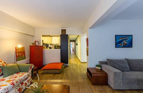 Besiktas Apartment | Stylish Flat with Backyard near Malls in Besiktas