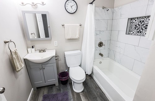 Indianapolis House | Cozy Stay Near Uni of Indy, 10 min to Downtown