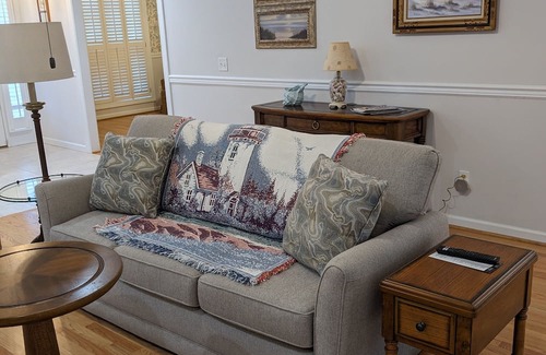 St. James House | Completely renovated charming cottage style home - pet friendly!
