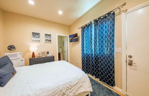 Santa Ana House | Private 1-Bedroom Suite - Disney 15 mins