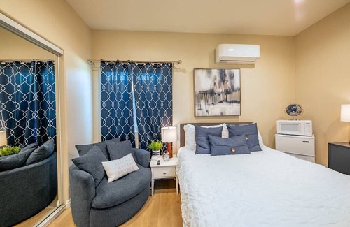 Santa Ana House | Private 1-Bedroom Suite - Disney 15 mins