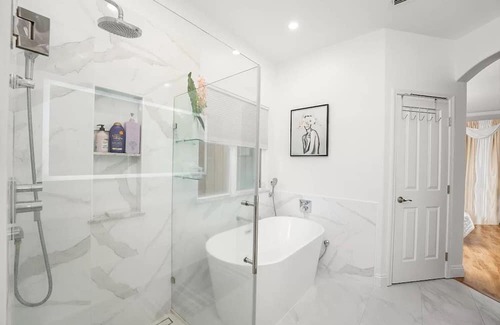Sacramento House | Modern Newly Remodeled House in Desirable Centrally Located Community