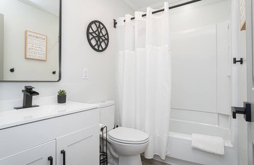 Westover House | The Fort House - Close to base & Family friendly with 6 Beds