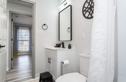 Westover House | The Fort House - Close to base & Family friendly with 6 Beds