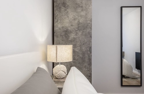 Goresbrook Apartment | Well presented and stylish 2 bedroom apartment close to Station. Free Parking!