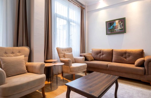 Kusadasi City Centre Villa | Duplex Villa w Sea View Terrace in Kusadasi