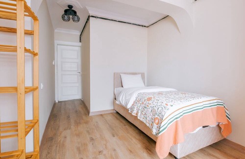 Osmangazi Apartment | Urban Flat with Balcony in Bursa