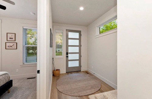 Southeast Boise House | New Modern Home Close to Downtown, Bronco Stadium & Greenbelt!
