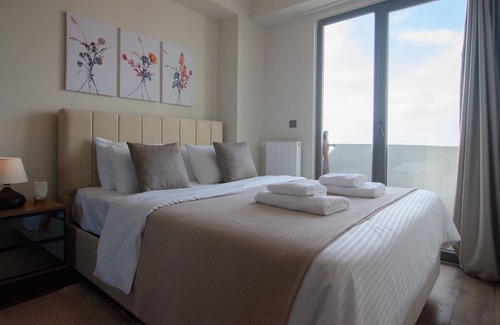 Beylikduzu Apartment | Modern Istanbul Retreat: Elegant 1+1 Apt