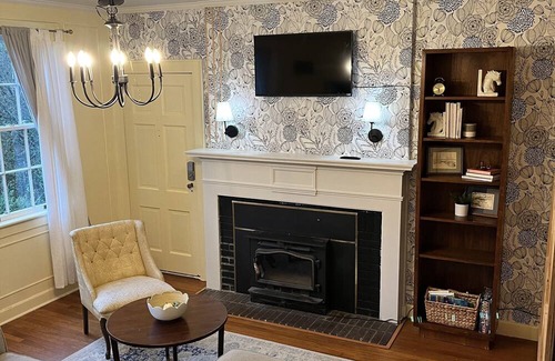 Portsmouth Apartment | Historic cottage with stove fireplace near hospital, casino, and party venue.