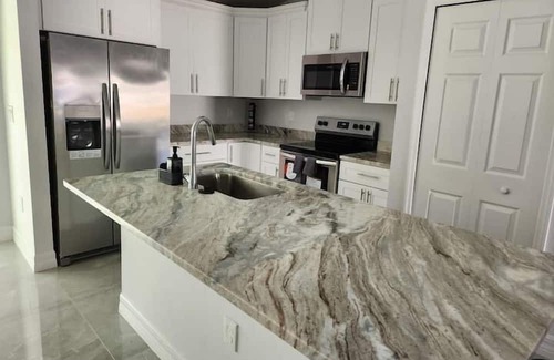Harris Apartment | 3 Bedroom 747853 by Houzlet