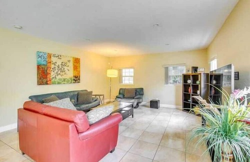 Plantation Apartment | 3 Bedroom 760686 by Houzlet
