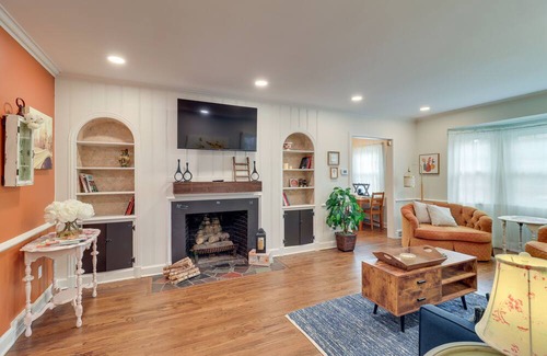Farmington House | Charming Farmington Home < 1 Mi to Downtown!