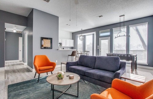 Elmo House | Stylishly Updated 3 Bedroom / Foosball Table!