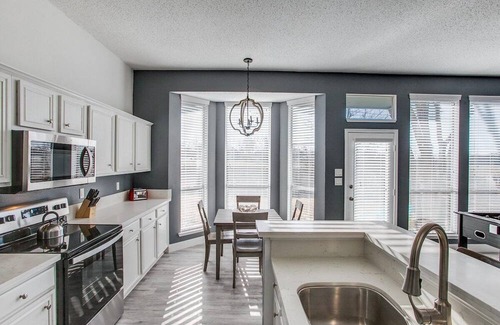 Elmo House | Stylishly Updated 3 Bedroom / Foosball Table!