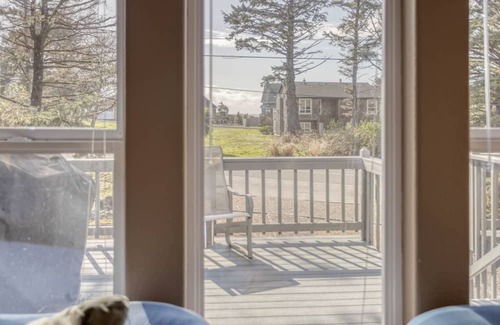 Downtown Cannon Beach House | Near the Beach with TVs, Foosball, Ping-Pong and Pool Tables!