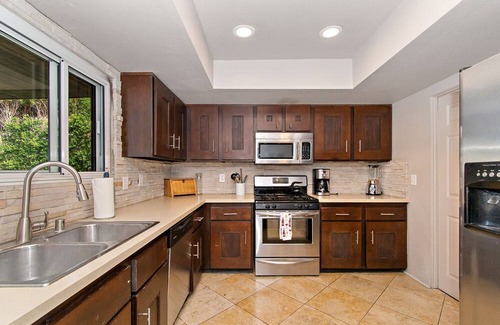 Racquet Club South House | Cozy Comfy Haven with Sparkling Pool & Hot Tub