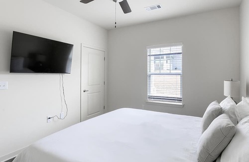 Fort Worth Apartment | Modern Apartment in Prime Location (ID1401X787)