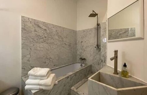 Quartier du Faubourg-Montmartre Apartment | Appartement avec Terrasse dans le centre de Paris