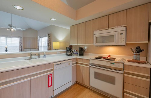 Branson Condo | 3 Bedrooms w/ Loft ~ Golf Course View ~ Sunroom ~ Near THE STRIP! (FW2-5)