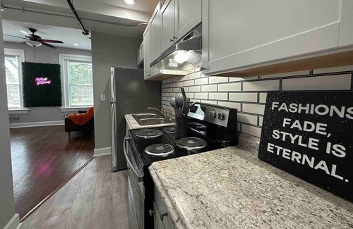 West End Apartment | {WestEnd Two} Stylish & Cozy