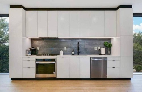 Westfield House | Downtown ATX Capital View Penthouse