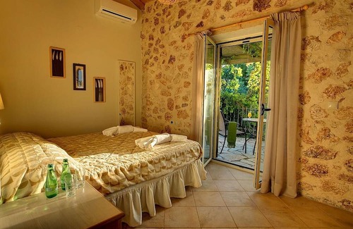 Skala Villa | Attractive Stone Villa, A/C, Private Pool, Panoramic Countryside & Sea Views - 5mins to Skala Beach!