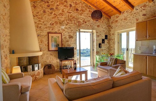 Skala Villa | Attractive Stone Villa, A/C, Private Pool, Panoramic Countryside & Sea Views - 5mins to Skala Beach!