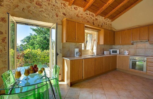 Skala Villa | Attractive Stone Villa, A/C, Private Pool, Panoramic Countryside & Sea Views - 5mins to Skala Beach!