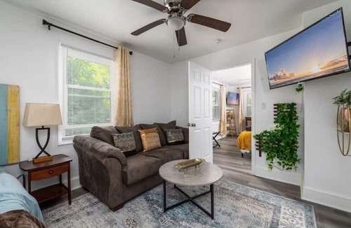 Glendale Hills Apartment | Perfect for long term stays!