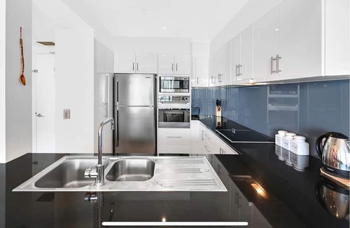 Gold Coast Resort | Resort style apartment in the hart of Surfers Paradise