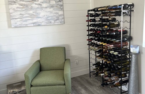 Pinnacle Peak Cottage | Quaint modern guest house, near all attractions.