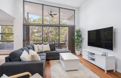 North Haven Apartment | North Heaven - Modern Apartment with Balcony River Views and Pool