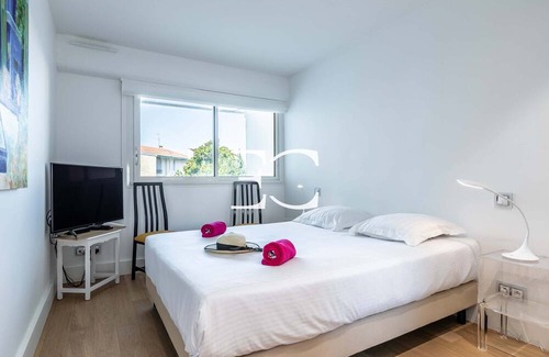 Biarritz City Centre Apartment | Easy Clés- Bright 3 bedrooms flat next to Les Halles with parking