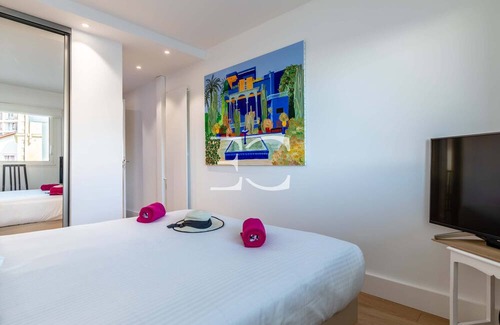 Biarritz City Centre Apartment | Easy Clés- Bright 3 bedrooms flat next to Les Halles with parking