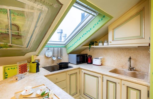 Loreto Apartment | Stazione Centrale°loreto°casa Vintage con Terrazzo Free Wifi Sky/netflix