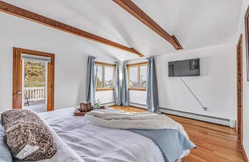 Milford House | Spacious 4 bedroom, oasis with ocean views galore