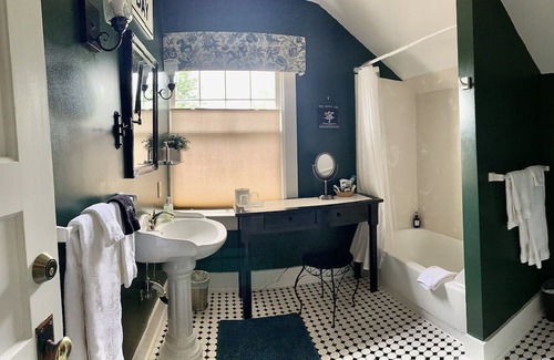 Ashland Resort | Bayberry Inn and Retreat