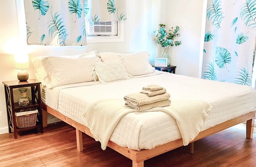 Punaluu House | >NEW< Seaside Sanctuary ~ Beach Access, Views, A/C