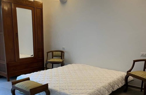 Invorio Apartment | Holiday Apartment 'La Casina Tra I Laghi' with Private Garden and Wi-Fi