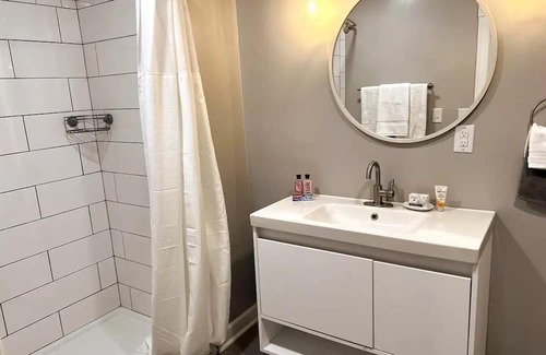 Staunton Apartment | The Moonbeam - Modern & Beautiful Studionn