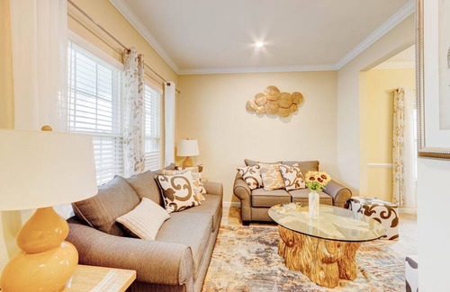 Rossville House | A Spacious Haven for Ultimate Comfort